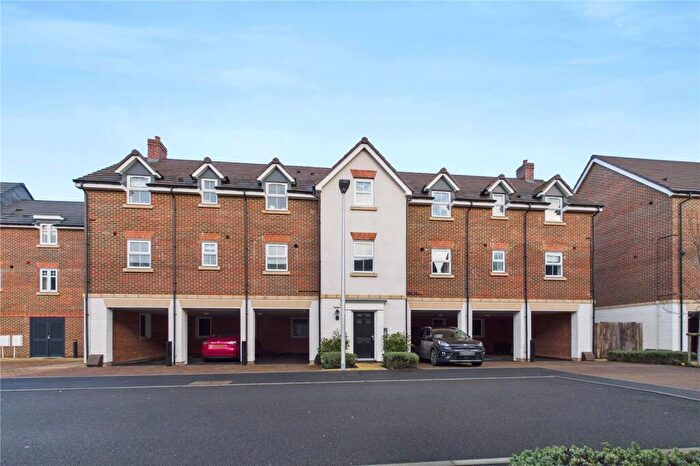 2 Bedroom Apartment For Sale In Hutton Close, Newbury, Berkshire, RG14