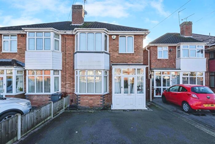 3 Bedroom Semi Detached House For Sale In Ronald Grove, Birmingham, B36