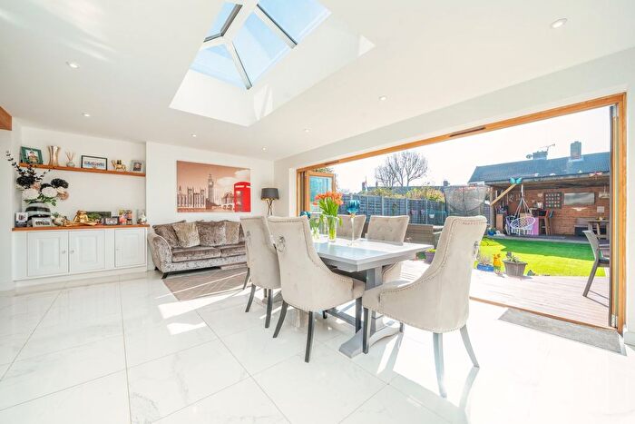 4 Bedroom Terraced House For Sale In St Anns Road, Chertsey, KT16