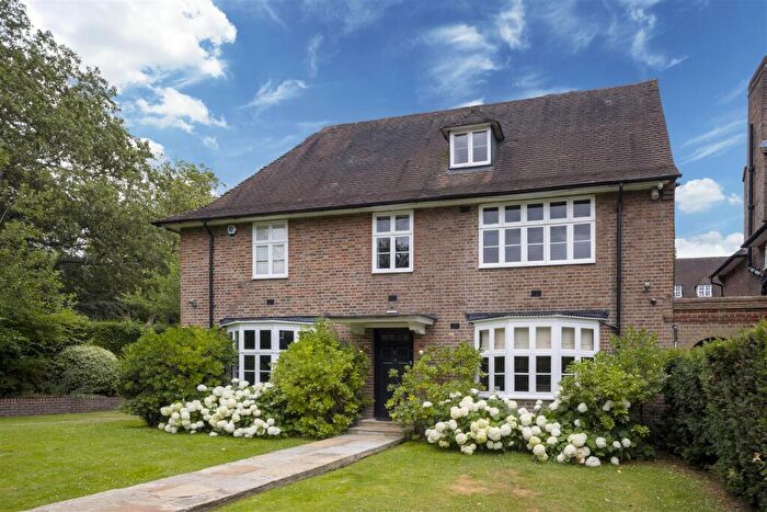 5 Bedroom Detached House For Sale In Reynolds Close, NW11