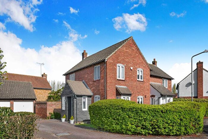 3 Bedroom Semi Detached House To Rent In Peel Place, Ilford, London, IG5