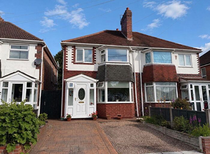 3 Bedroom Semi Detached House For Sale In Kingstanding Road, Kingstanding, Birmingham, B44