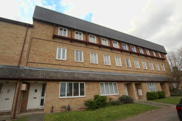 3 Bedroom Maisonette To Rent In Holyoake Court, Whitehill Road, Cambridge, CB5