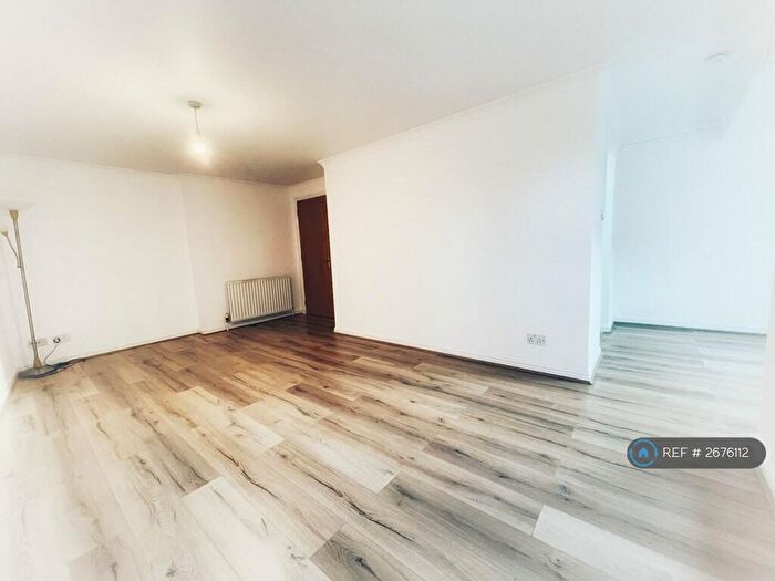 2 Bedroom Flat To Rent In Benalder Street, Glasgow, G11