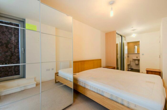 2 Bedroom Flat To Rent In Dancers Way, Deptford, London, SE8