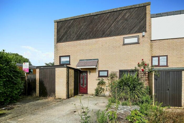 3 Bedroom Semi-Detached House For Sale In Springvale, Gayton, King's Lynn, PE32