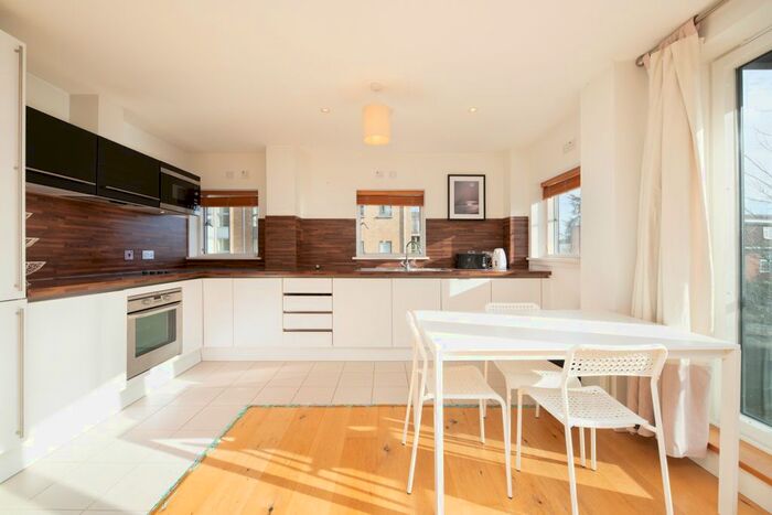 2 Bedroom Flat To Rent In The Downs, London, SW20