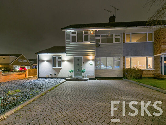 4 Bedroom Semi Detached House For Sale In Overton Road, Benfleet, SS7