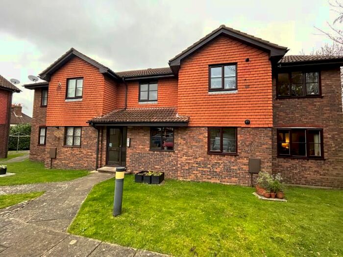 1 Bedroom Flat To Rent In Highclere, Burpham, Guildford, GU1