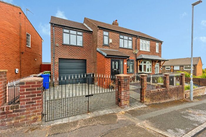 3 Bedroom Semi Detached House For Sale In Old Road, Dukinfield, Greater Manchester, SK16