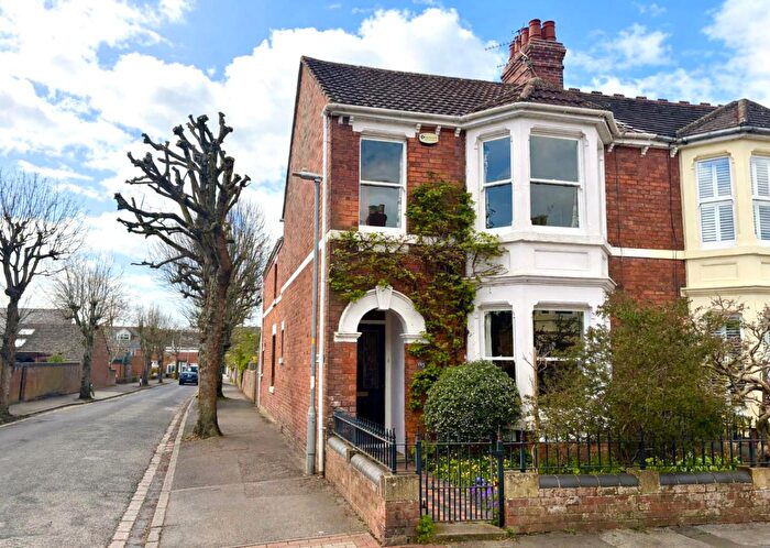 4 Bedroom End Of Terrace House For Sale In Goddard Avenue, Old Town, Swindon, SN1