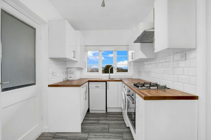 2 Bedroom Flat To Rent In Great West Road, Isleworth, TW7