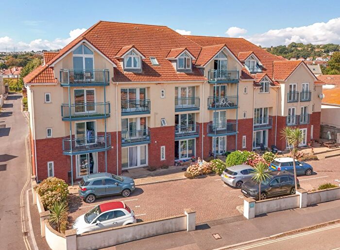 2 Bedroom Flat For Sale In Marine Drive, Paignton, TQ3