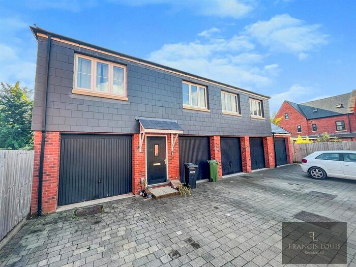 2 Bedroom Flat For Sale In Bosun Close, Exeter, EX2