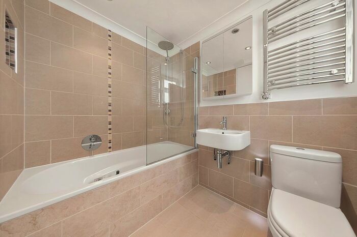 1 Bedroom Flat To Rent In Waldemar Avenue, Fulham, SW6
