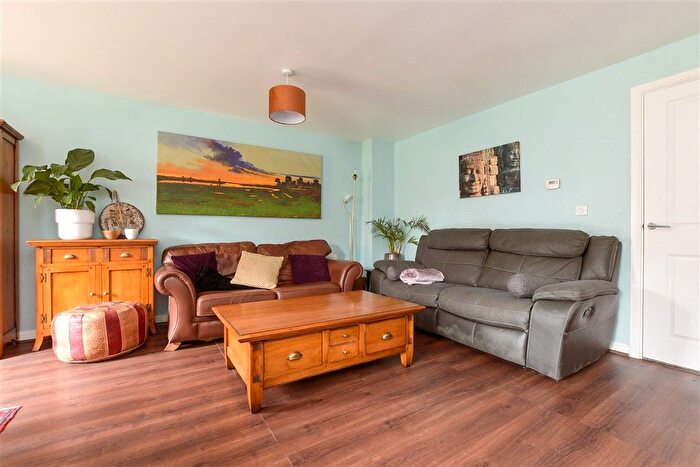 4 Bedroom Semi-Detached House For Sale In Burgess Road, Horley, Surrey, RH6