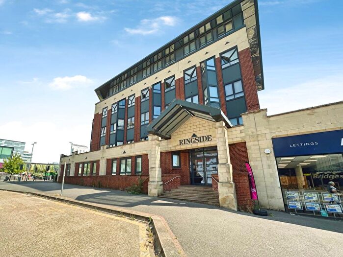 2 Bedroom Flat For Sale In High Street, Bracknell, Berkshire, RG12