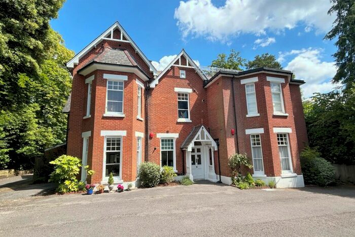 3 Bedroom Flat To Rent In Wimborne, BH21