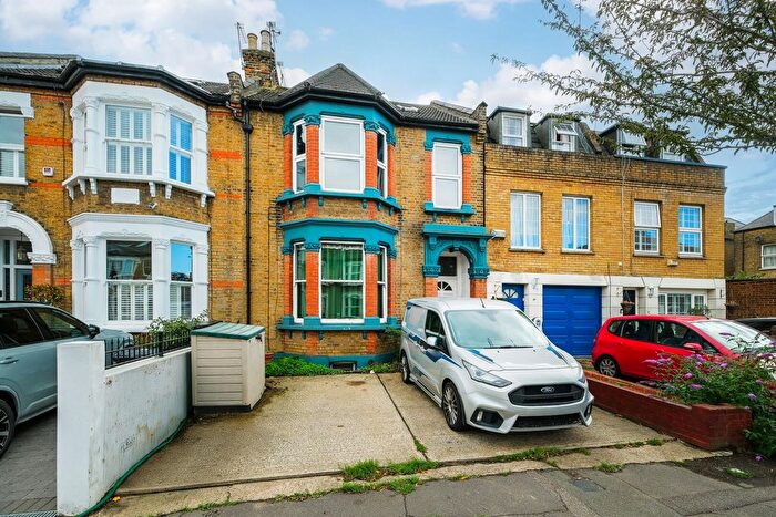 2 Bedroom Flat For Sale In Cambridge Road, Wanstead, E11