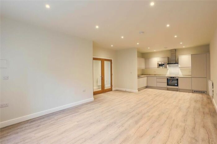 3 Bedroom Flat To Rent In Ferndown, Northwood Hills, Harrow, HA6