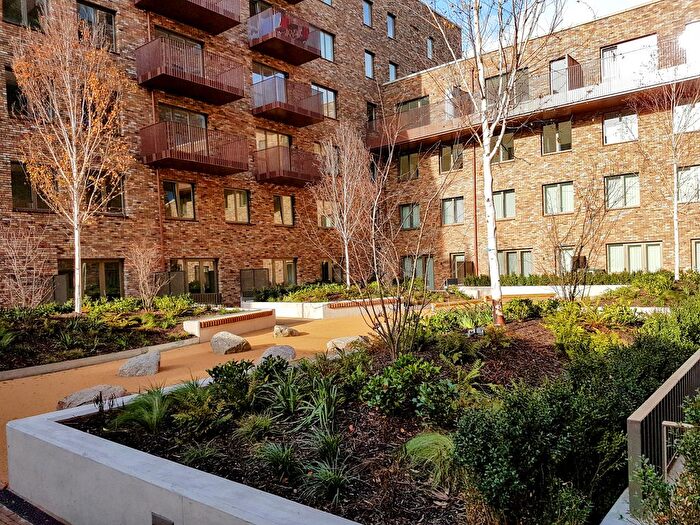 2 Bedroom Flat To Rent In Frobisher Yard, London, E16