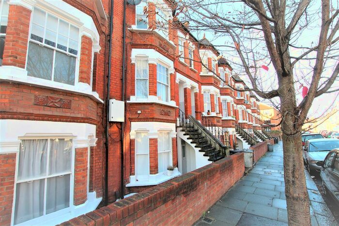 1 Bedroom Flat To Rent In Curwen Road, (), Shepherds Bush, W12
