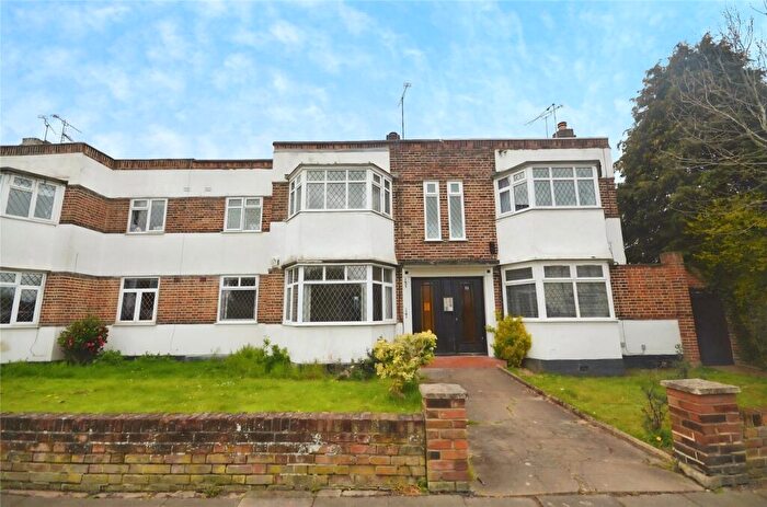 2 Bedroom Apartment To Rent In Grove Court, The Grove, Upminster, Essex, RM14