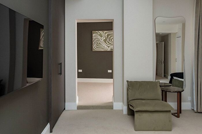 4 Bedroom Flat To Rent In Southwell Gardens, South Kensington, SW7