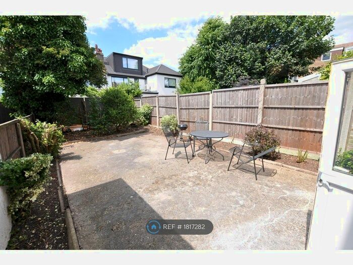 2 Bedroom Flat To Rent In Park Hall Road, London, N2