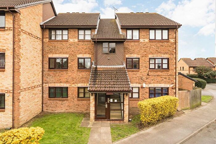 2 Bedroom Flat To Rent In Veronica Gardens, London, SW16