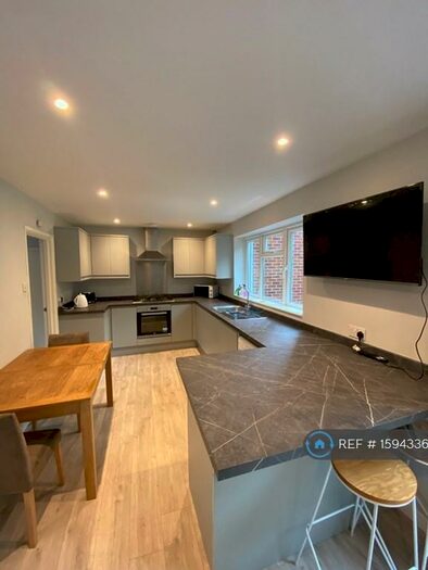 4 Bedroom Terraced House To Rent In Blackwell Avenue, Guildford, GU2