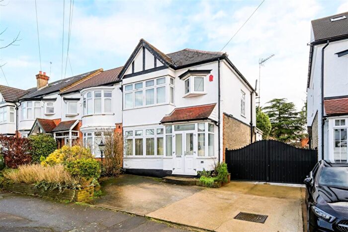 3 Bedroom End Of Terrace House For Sale In Kimberley Road, North Chingford, E4