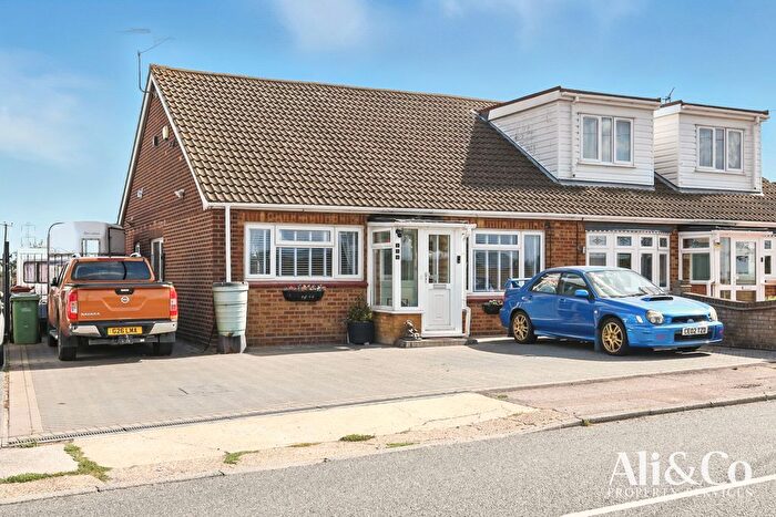 3 Bedroom Bungalow For Sale In Heath Road, Orsett Heath, RM16