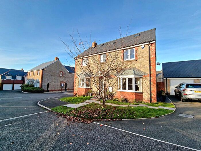 5 Bedroom Detached House For Sale In Llys Yr Onnen, Coity, Bridgend County., CF35