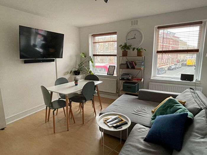 1 Bedroom Flat For Sale In Mile End Road, London, E1