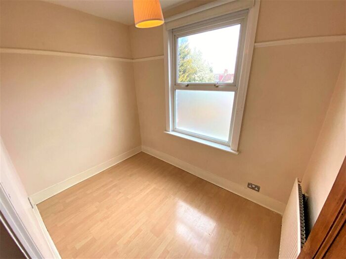 3 Bedroom Terraced House For Sale In Woodville Road, London, E18