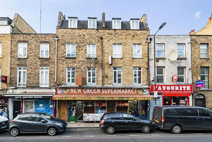 2 Bedroom Flat For Sale In Green Lanes, Newington Green, London, N16