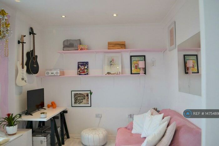 2 Bedroom Flat To Rent In Coldharbour Lane, London, SE5