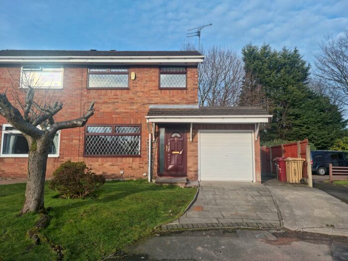 3 Bedroom Semi-Detached House To Rent In Tetbury Drive, Bolton, BL2
