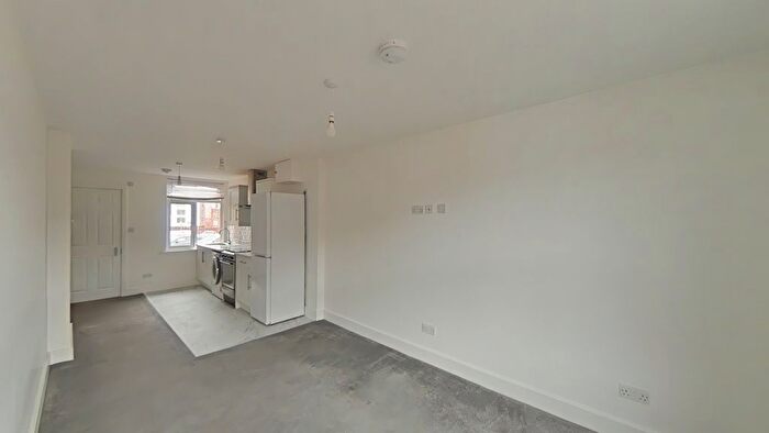 2 Bedroom Flat To Rent In Cambridge Street, HP20