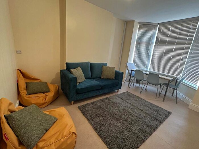 4 Bedroom Flat To Rent In Scott Lidgett Road, Stoke-On-Trent, ST6