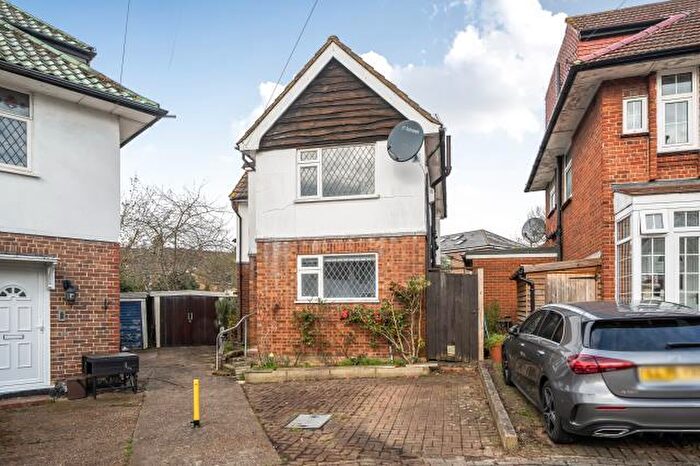 2 Bedroom Detached House For Sale In Abercorn Close, London, NW7