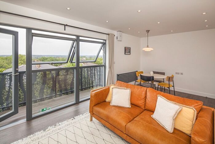 2 Bedroom Flat To Rent In Woodelm Court, Devonshire Road, Forest Hill, SE23