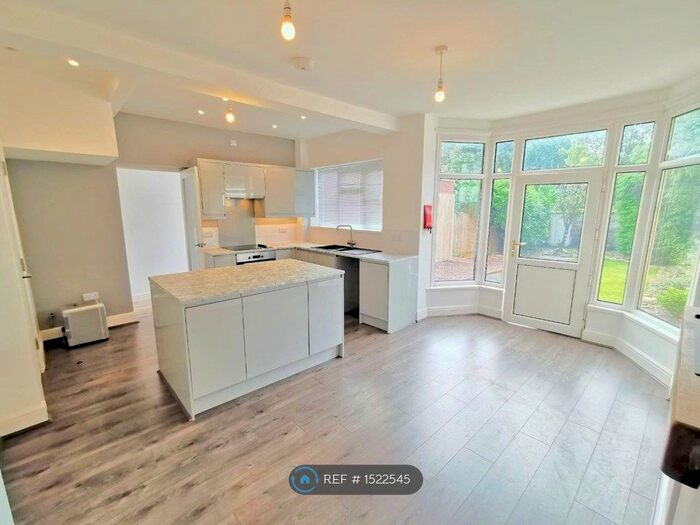 3 Bedroom Semi-Detached House To Rent In Worlds End Lane, Quinton, Birmingham, B32