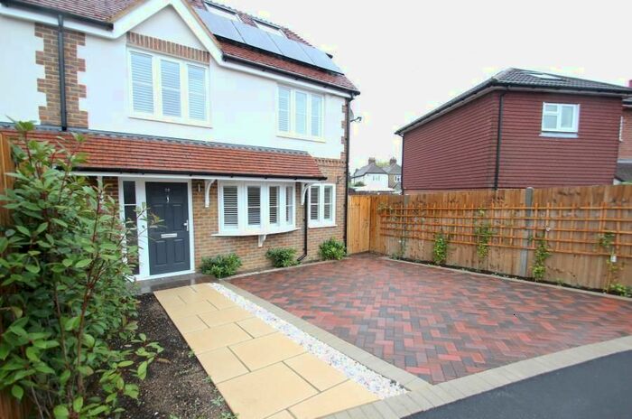 4 Bedroom Semi-Detached House To Rent In Whitemore Road, Guildford, GU1