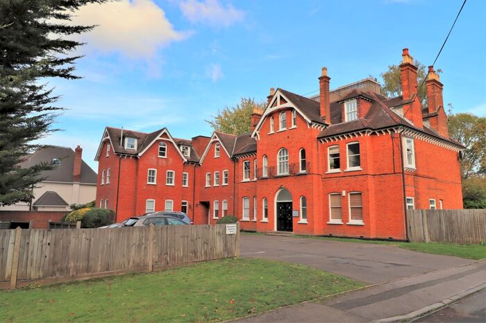 2 Bedroom Flat To Rent In Westcar Lane, Walton-On-Thames, KT12