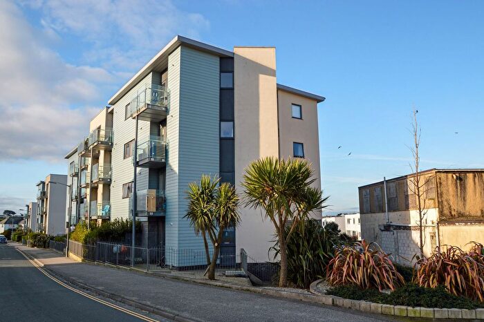 2 Bedroom Flat To Rent In Pentire Crescent, Newquay, TR7