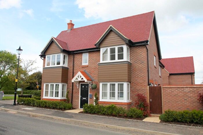 3 Bedroom Semi-Detached House To Rent In Roseberry Avenue, MK43