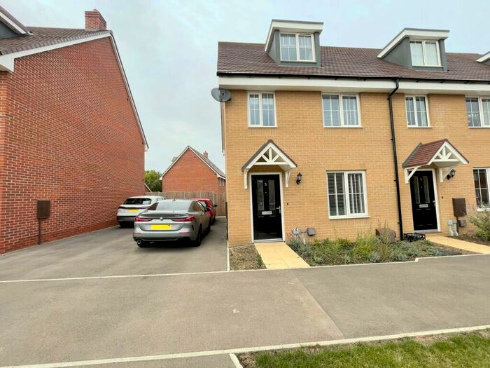 4 Bedroom End Of Terrace House To Rent In Moonflower Place, Biggleswade, SG18