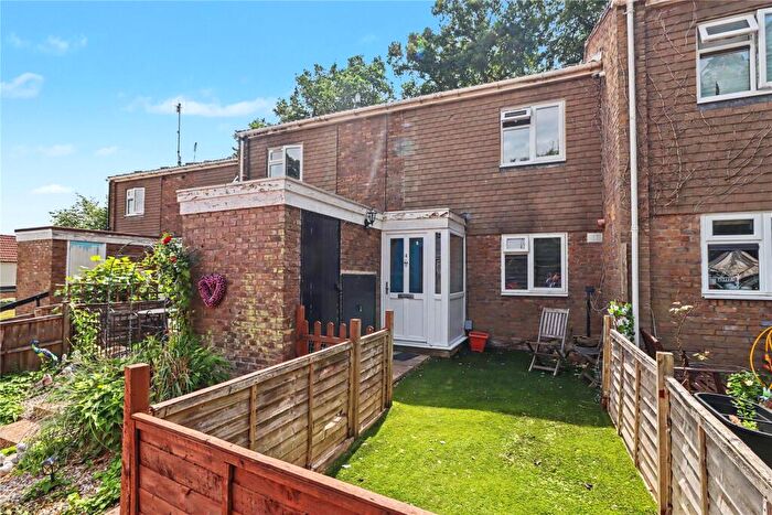 2 Bedroom Maisonette For Sale In Foresters Close, Woking, Surrey, GU21